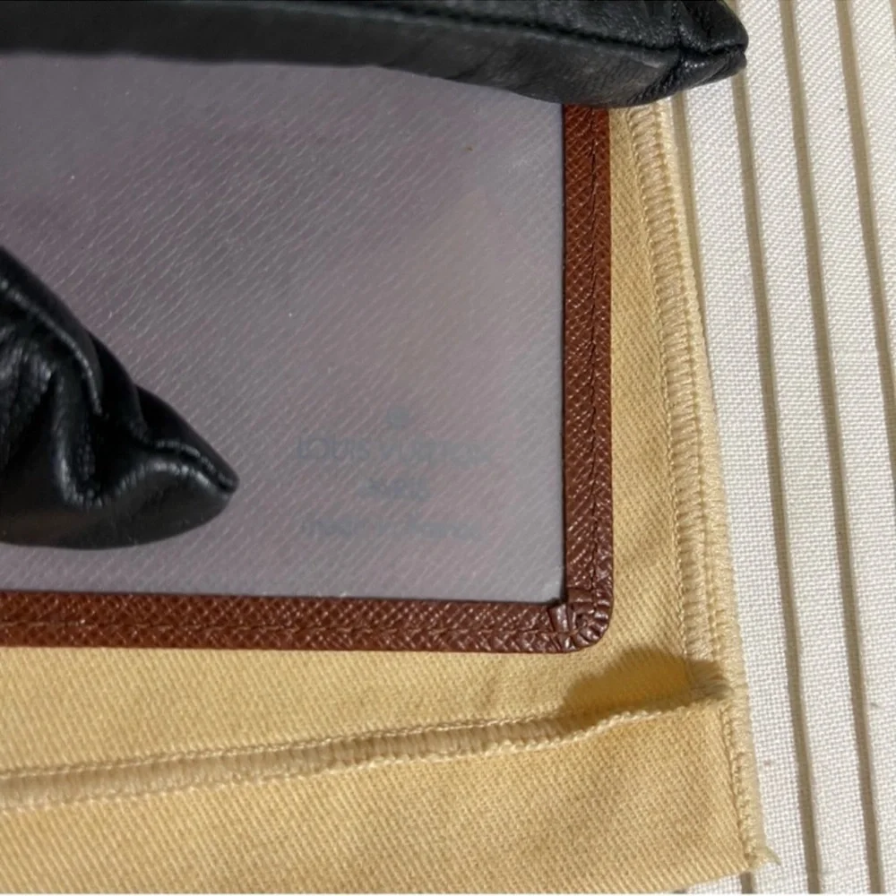 Louis Vuitton Taiga ID Holder Card Wallet Insert
